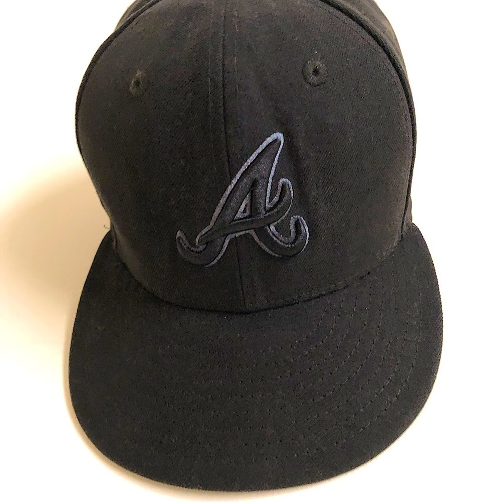 MLB New Era 59 Fifty size 7 1/8 all black Atlanta Braves Baseball Cap